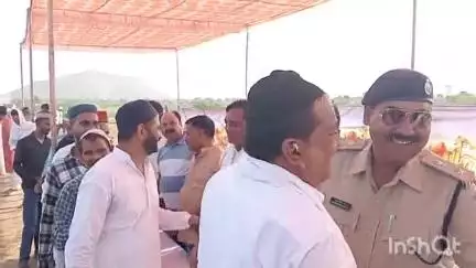 दौसा: दौसा विधायक ने ईद की मुबारकबाद देने के लिए ईदगाह पहुंचकर मुस्लिम समुदाय के लोगों को गले मिलकर दी शुभकामनाएं