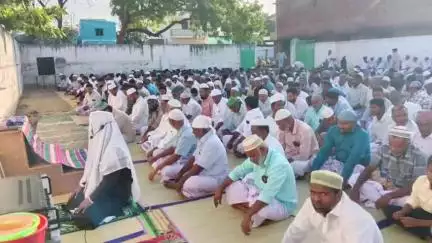 கயத்தாறு: அய்யனார் ஊத்து கிராமத்தில் பக்ரீத் சிறப்பு தொழுகை நடைபெற்றது