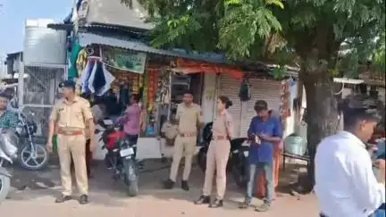 છોટાઉદેપુર: બકરી ઈદના તહેવારને લઈને નગરમાં ઠેર ઠેર પોલીસ બંદોબસ્ત ગોઠવાયો.