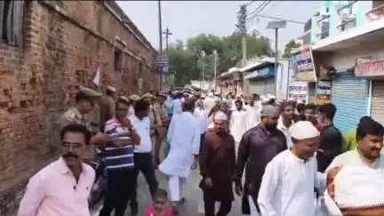 हर्रैया: हर्रैया के गौसिया मस्जिद पर बकरीद के अवसर पर अदा की गई नमाज, सुरक्षा में मुस्तैद रही पुलिस बल
