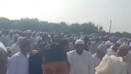 दिघलबैंक: कचुनाला सहित प्रखंड क्षेत्र में शांतिपूर्ण तरीके से ईद उल अजहा की नमाज अदा की गई, अकीदतमंदों ने मांगी दुआएं