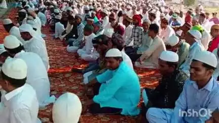 मनेर: मनेर के मस्जिदों और ईदगाहों में मुस्लिम भाइयों ने ईद उल अजहा (बकरीद) की नमाज अदा की