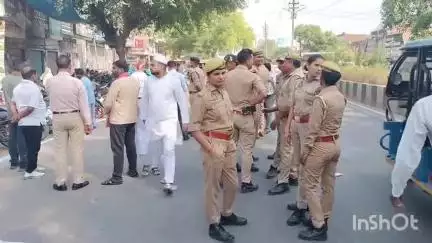 एटा: पुलिस प्रशासन की कड़ी सुरक्षा व्यवस्था के बीच तहसील सदा क्षेत्र के विभिन्न ईदगाह और मस्जिदों पर अदा हुई ईद की नमाज