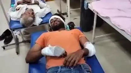 हाथरस: अलीगढ़ रोड नहर पुल पर दो बाइकों की आमने-सामने भिड़ंत में दो युवक गंभीर रूप से घायल, परिजन अस्पताल में उपचार करा रहे हैं