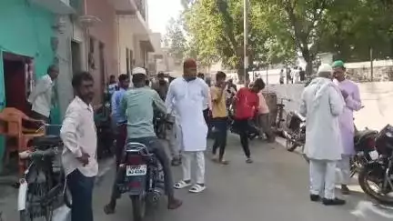 तिलहर: नगर के ईदगाह में शांतिपूर्वक माहौल में ईद उल अजहा की नमाज संपन्न, पुलिस और प्रशासन के अधिकारी रहे मौजूद
