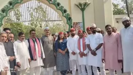 ईद मुबारक 

आज दिनांक 07/06/2025 को 136 ददरौल विधानसभा के अंतर्गत बड़ी ईदगाह काट जाकर ईद-उल-अज़हा शुभ अवसर पर सभी को  दिली मुबारकबाद.