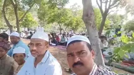 ಶೋರಾಪುರ: ಬಕ್ರೀದ್ ಸಂಭ್ರಮ, ರಂಗಂಪೇಟೆಯ ಈದ್ಗಾ ಮೈದಾನದಲ್ಲಿ ಮುಸ್ಲಿಂ ಬಾಂಧವರಿಂದ ಸಾಮೂಹಿಕ ಪ್ರಾರ್ಥನೆ