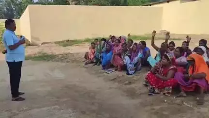 बोलबा: सीओ ने शंख नदी से अवैध बालू का उठाव करते ट्रैक्टर को पकड़ा, ग्रामीण महिलाओं ने किया सीओ आवास का घेराव