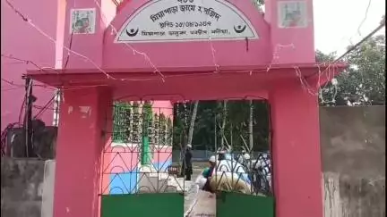 নবদ্বীপ: মিঞাপাড়া জামে মসজিদ সহ একাধিক মসজিদে ইদ উল আজহার নমাজ আদায় করলেন ইসলাম ধর্মাবলম্বী মানুষজন