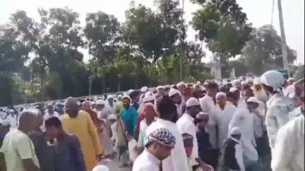 मोतिहारी: पूर्वी चंपारण मोतिहारी जिले में शांतिपूर्वक एवं सौहार्दपूर्ण वातावरण में बकरीद की नमाज संपन्न कराई गई