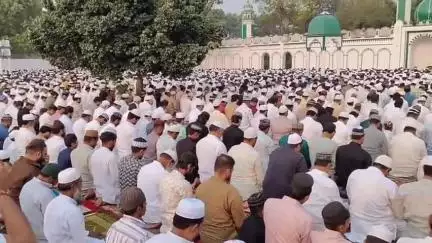 मुज़फ्फरनगर: ईदगाह पर हजारों की संख्या में मुस्लिम समाज के लोगों ने अदा की ईद उल अजहा की नमाज, देश में अमन-चैन की गई दुआ