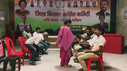 हिंदी पत्रकारिता दिवस के अवसर पर कांग्रेस नेताओं ने समारोह आयोजित कर  पत्रकारों को किया सम्मानित