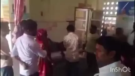लालगंज: खीरो थाना क्षेत्र के दुबेन खेड़ा गांव के पास तेज रफ्तार बाइक ने सड़क पार कर रहे व्यक्ति को मारी टक्कर, व्यक्ति गंभीर घायल