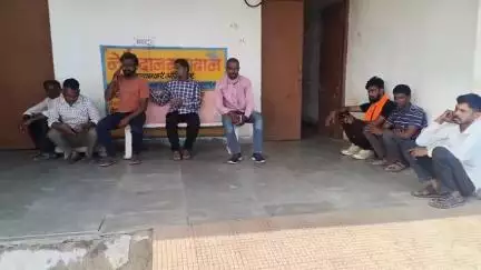 प्रतापगढ़: चाचा खेड़ी खेत में सब्जी तोड़ते समय जहरीले जीव के काटने से महिला किसान की मौत, मामला दर्ज, जांच जारी