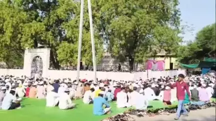 ब्यावरा: ब्यावरा में ईदगाह परिसर पर मुस्लिम समाज ने बकरीद ईद पर ईद की नमाज अदा की