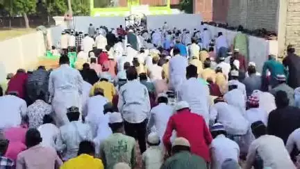 भरथना: बकेवर जामा मस्जिद में पढ़ी गई ईद उल अजहा बकरीद की नमाज, सुरक्षा के कड़े प्रबंध रहे