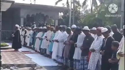 কুলপি: জামাল বাঁশবেড়িয়া ঈদগার মাঠে ঈদের নামাজ আদায় করলেন মুসলিম সম্প্রদায়ের মানুষ।
