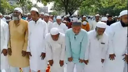 নলবাৰী: চহৰস্থিত ঈদগাহ ময়দানত পৱিত্ৰ ঈদ-উজ-জোহাৰ সমূহীয়া নামাজ আদায়