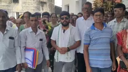 માંડવી: માંડવી તાલુકા પંચાયત ખાતે વદેશીયા ગામમાં મિત્તલ ચૌધરી એ સરપંચ પદની ઉમેદવારી નોંધાવી.