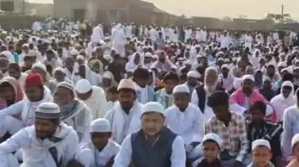 ठाकुरगंगटी: ठाकुर गंगटी प्रखंड क्षेत्र में बकरीद पर समुदाय के लोगों ने विभिन्न जगहों पर नमाज अदा की