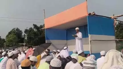 বালিজানা: পিতবাৰী ঈদগাহ ময়দানত  ঈদৰ নামাজৰ ইমামতি কৰে মুফতি ছাদ উদ্দিন কাছিমীয়ে