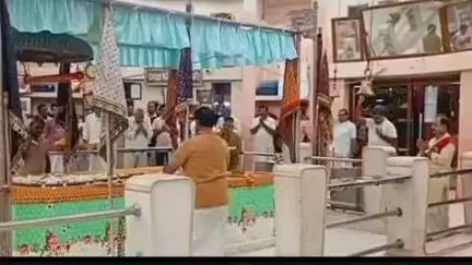 खंडवा नगर: खंडवा के दादाजी धूनी वाले मंदिर में मंगला आरती का भव्य आयोजन