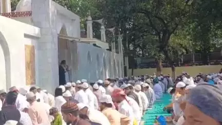 कांके: डोरंडा स्थित ईदगाह में बकरीद को लेकर नमाज़ अदा की गई, सुरक्षा के किए गए पुख्ता इंतजाम