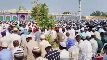 लखीमपुर: ईद-उल-अजहा पर खीरी टाउन में इबादत, कुर्बानी और सौहार्द का संगम, प्रशासनिक चौकसी और भाईचारे के बीच मनाया गया पर्व