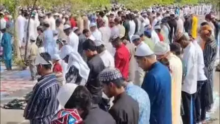 लाडपुरा: शहर में ईद-उल-अजहा की धूम, किशोरपुरा ईदगाह पर अदा की गई नमाज, कुर्बानी की रस्म के लिए पुलिस ने किए व्यापक इंतजाम