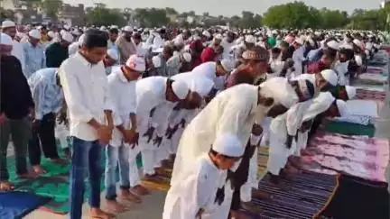 खरगौन: ईद-उल-अजहा पर 15 हजार लोगों ने बड़ी ईदगाह में एक साथ नमाज अदा की