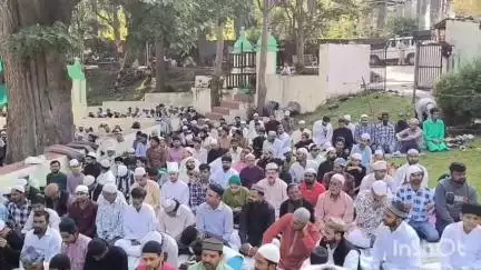 अल्मोड़ा: जिलेभर में भाईचारे और आपसी सौहार्द के साथ मनाई गई ईद-उल-अजहा, ईद की नमाज अदा कर मांगी अमन की दुआ