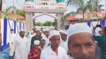হোজাই: দেশৰ ভিন্ন প্ৰান্তৰ লগতে হোজাই টাউন ঈদগাহ ময়দানত সহস্ৰাধিক লোকে উদযাপন কৰে পবিত্ৰ ঈদ-উজ-জোহা