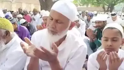 सुल्तानपुर: बल्दीराय में बकरीद की नमाज: ईदगाहों में सैकड़ों लोगों ने नमाज अदा की, बलिदान की भावना को किया याद