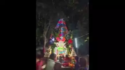 கடலூர்: இருசம்பாளையத்தில் சாமி ஊர்வலத்தில் மின்சாரம் தாக்கி ஒருவர் பலி, நான்கு பேர் படுகாயம் ரெட்டிச்சாவடி போலீசார் வழக்கு பதிவு செய்து விசாரணை