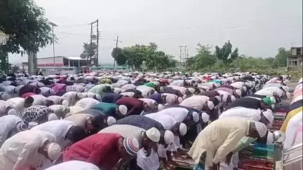 কৈলাশহর: কৈলাসহর টিলাবাজার জামে মসজিদে পবিত্র ঈদের নামাজ অনুষ্ঠিত হয়