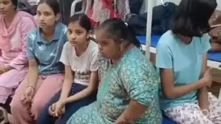 सादाबाद: कुरसंडा से गंगा स्नान को जा रहे श्रद्धालुओं की कार की हाथरस बाईपास पर दूसरी कार से टक्कर, आधा दर्जन घायल