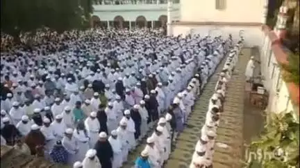 देेेवरिया: मालवीय रोड स्थित ईदगाह समेत पूरे जिले में सुबह से अकीदत के साथ अदा की गई बकरीद की नमाज
