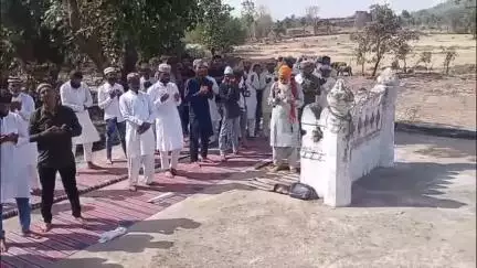 घुवारा: भगवां में बकरीद की नमाज़ अदा कर देश में अमन-चैन की दुआ मांगी गई