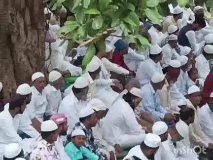 ಹುಮ್ನಾಬಾದ್: ಪಟ್ಟಣದ ಈದ್ಗಾ ಮೈದಾನದಲ್ಲಿ ಶ್ರದ್ಧಾ ಭಕ್ತಿಯ ಬಕ್ರೀದ್ ಆಚರಣೆ