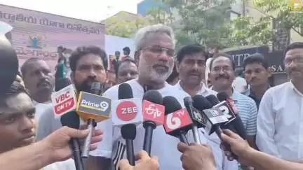 నగరంలో జరిగిన యోగా కార్యక్రమంలో పాల్గొన్న కాకినాడ సిటీ ఎమ్మెల్యే వనమాడి కొండబాబు
