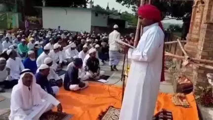 মুর্শিদাবাদ জিয়াগঞ্জ: জিয়াগঞ্জ এনাতুলিবাগ মুসলিম সমাজ কমিটির মেহেদিবাঘ কারবালা ইদগা ময়দানে ইদের নমাজ আদায়