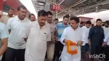 हुज़ूर: रीवा प्रवास पर पहुंचे डिप्टी सीएम राजेंद्र शुक्ल का रीवा रेलवे स्टेशन पर किया गया भव्य स्वागत