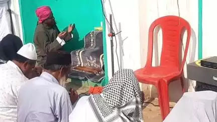 जसवंतनगर: बकरीद पर ईदगाह में उमड़ी नमाजियों की भीड़, नमाज के बाद लोगों ने गले मिलकर दी मुबारकबाद