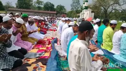বিশ্বনাথ: ঈদগাহ ময়দানত আজি পুৱা ঈদ উল আজহাৰ সমূহীয়া নামাজ সম্পন্ন, প্ৰায় তিনি সহস্ৰাধিক লোকৰ অংশগ্ৰহণ