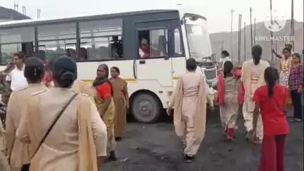 कोरबा: कुसमुंडा खदान में शांतिपूर्ण आंदोलन कर रहे भू स्थापित किसानों को पुलिस ने किया गिरफ्तार, भड़क गए भू स्थापित संगठन