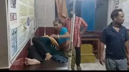শীতলকুচি: বড় মধুসূদন গ্রামে খাবার খাওয়ার সময় যুবতিকে ধারাল অস্ত্রের কোপ দুষ্কৃতীর, ঘটনাস্থানে পুলিশ