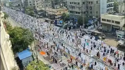 ব্যারাকপুর ২: পশ্চিমবঙ্গের দ্বিতীয় বৃহত্তম ইদ-উল আজহা'র নমাজ আয়োজিত হল টিটাগড়ে, উপস্থিত কয়েক হাজার মানুষ