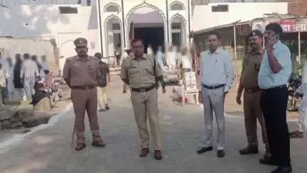 डुमरियागंज: अपर जिलाधिकारी और अपर पुलिस अधीक्षक ने थानाक्षेत्र डुमरियागंज में भ्रमणशील रहकर ईद-उल-जुहा की नमाज संपन्न कराई