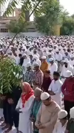 अलवर: अलवर में मुस्लिम समुदाय ने ईद उल अजहा का पर्व श्रद्धा और उत्साह से मनाया, गले मिलकर एक-दूसरे को दी शुभकामनाएं