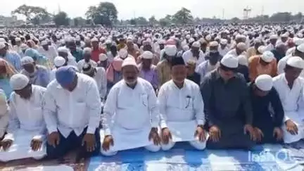 फारबिसगंज: फारबिसगंज के करबला ईदगाह मैदान में बकरीद की नवाज अदा की गई